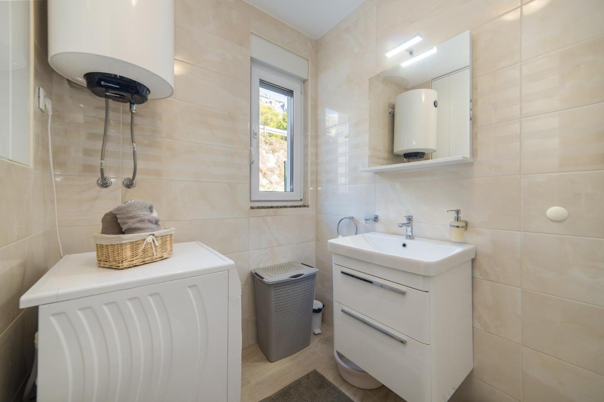 Apartments Crystal Makarska Room photo